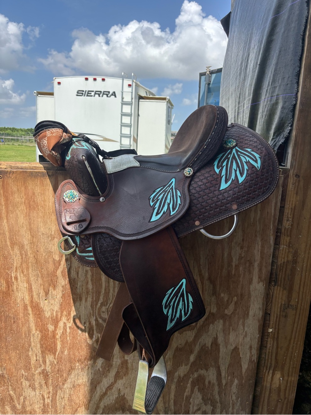 Pro Rider barrel Saddle with Turquoise Accents